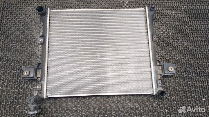 Радиатор охлаждения двигателя Jeep Commander, 2006