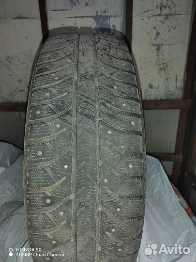 Bridgestone Ice Cruiser 7000 215/70 R16 T
