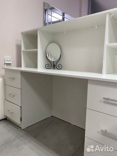 Стойка ресепшн