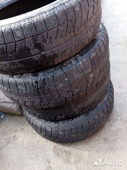 Bridgestone Blizzak VRX 215/65 R16