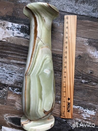 Ваза из оникса