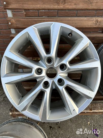 Диски литые R18 Volkswagen Toureg NF