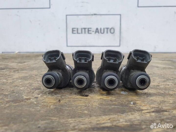 Форсунка топливная Vw Golf Plus 1.6 2006