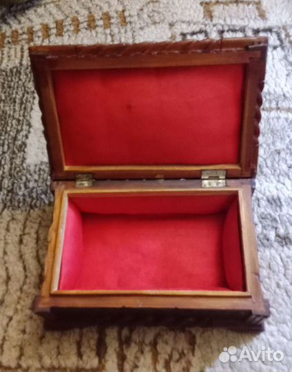Шкатулка резная