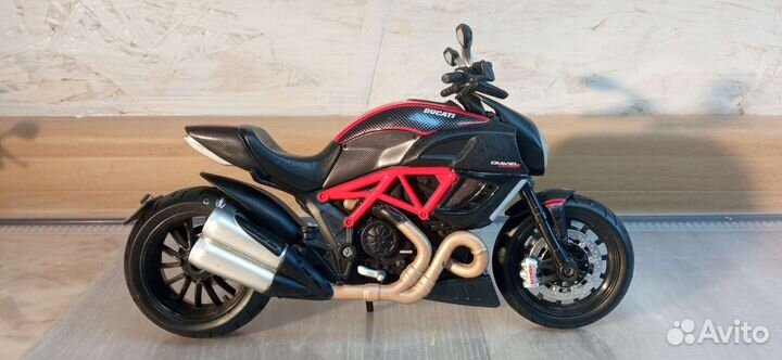 Мотоцикл Maisto Ducati Diavel Carbon 1:12