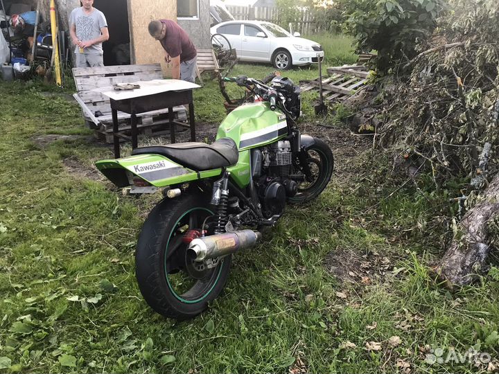 Кавасаки ZRX400
