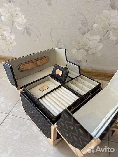 Шкатулка для украшений