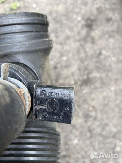 Патрубок воздухозаборника VAG 1k0129684