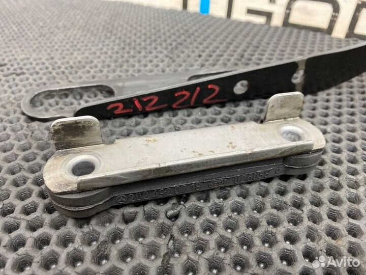 Кронштейн глушителя Mercedes-Benz E-Class W212