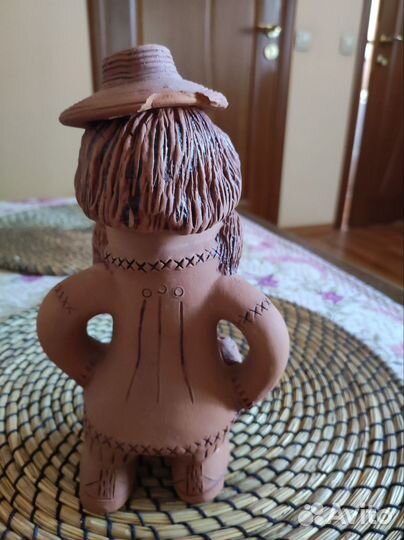 Керамическая статуэтка