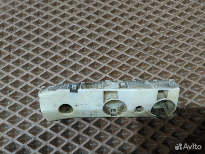 Крепление бампера заднее левое Nissan X-Trail NT31