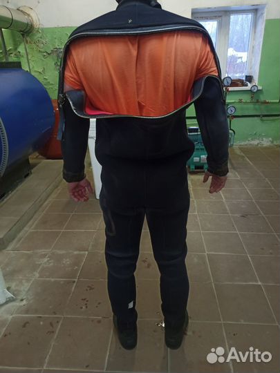 Сухой гидрокостюм