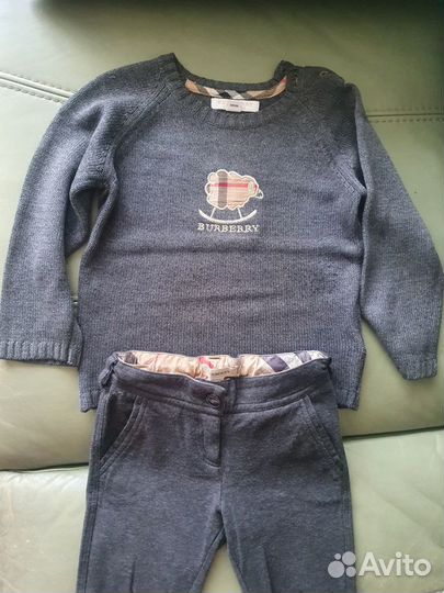 Комплект джемпер и брюки Burberry, 4-5 лет