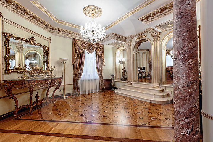 Коттедж 850 м² на участке 70 сот.