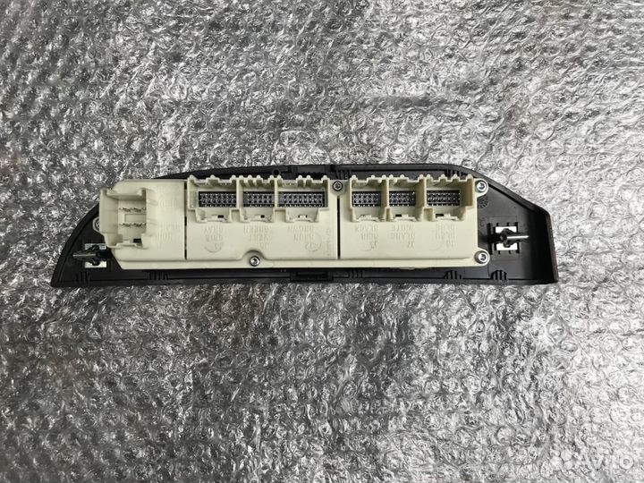 Кнопки правой двери Chevrolet Tahoe III 06-14