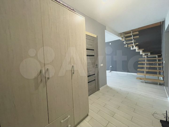 4-к. квартира, 120 м², 3/3 эт.