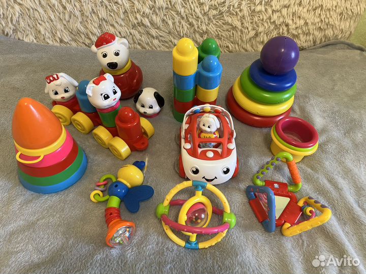 Развивающие игрушки для малышей пакетом