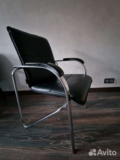 Кожаное кресло бу