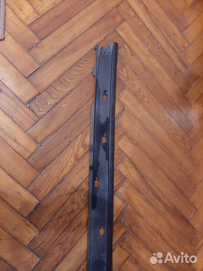 Накладка на порог резиновая левая от мазды 3 хечбе