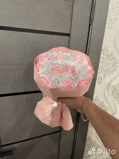 Букет из атласных роз