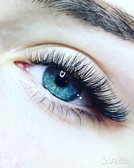 Наращивание ресниц и оформление бровей