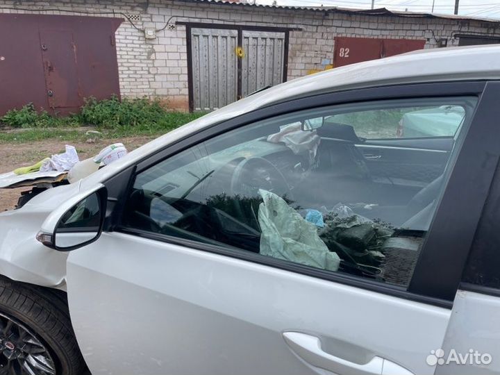 Стекло переднее левое Toyota Corolla E180