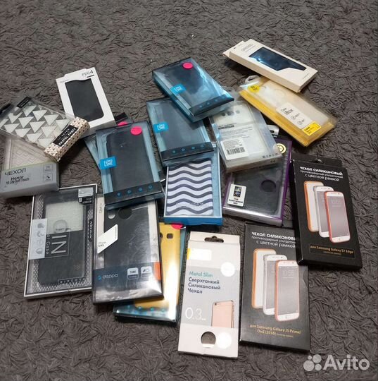 Много чехлов на телефоны