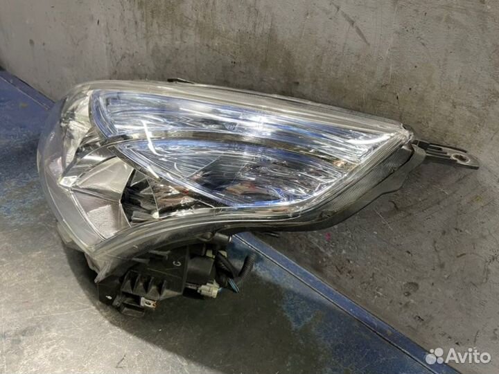 Фара ксенон левая Nissan Teana J32