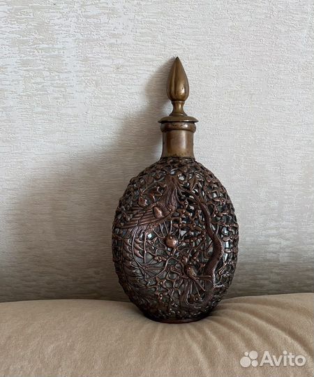 Старинный графин, бутылка, штоф в медной оплётке