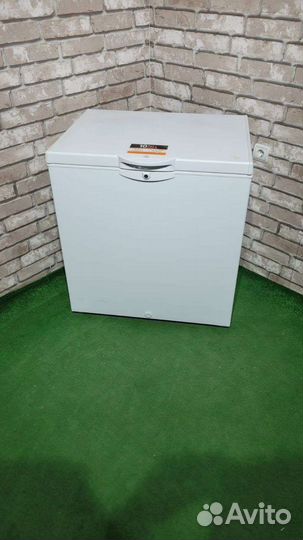 2445.Морозильный ларь Indesit RCF 200