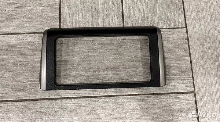 Накладка консоли и магнитоллы и АКПП Toyota Wish