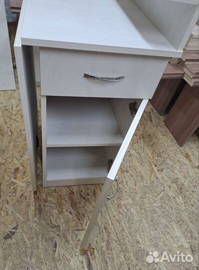 Маникюрный стол. Возможна доставка