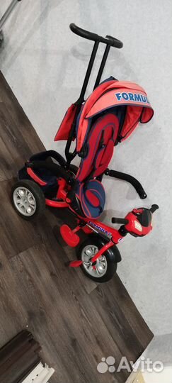 Трехколесный велосипед с ручкой