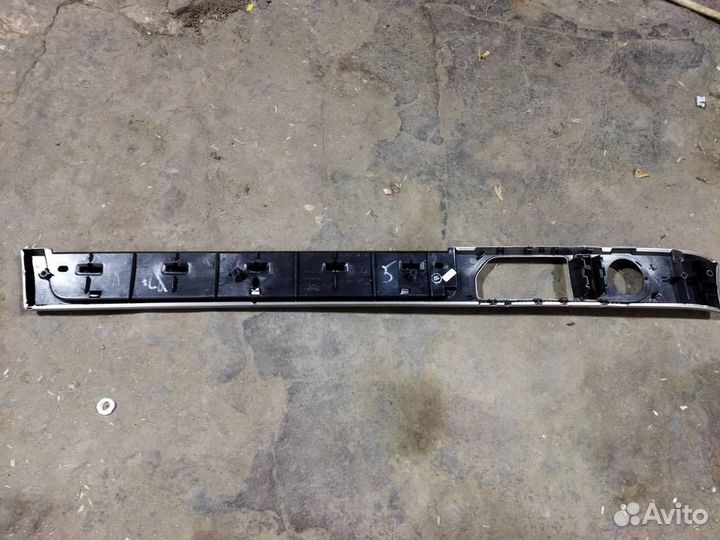 Накладка (кузов внутри) от VW Touareg 2002-2010