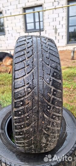 Kumho I'Zen RV Stud KC16 215/70 R16