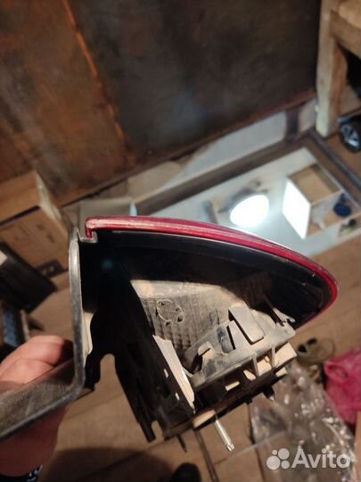 Задний левый фонарь