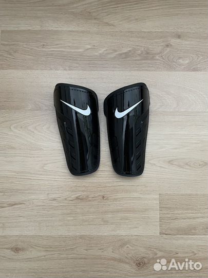 Футбольные щитки