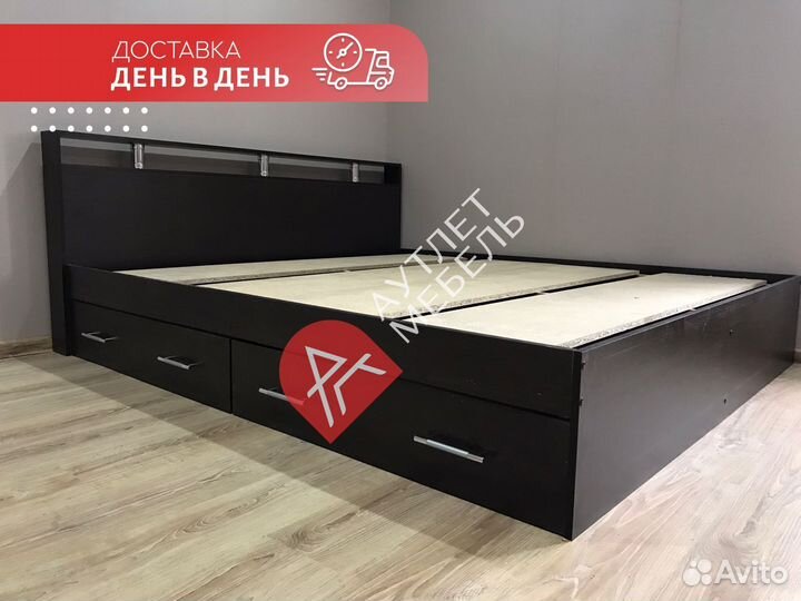 Кровать двухспальная с ящиками