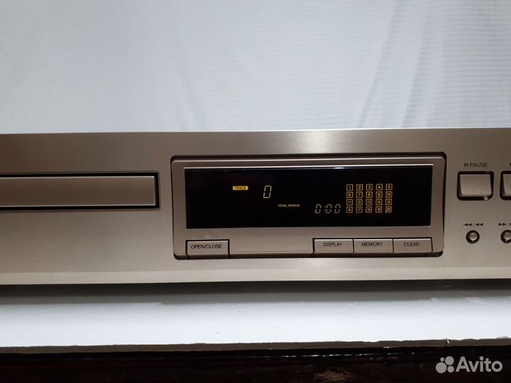 Проигрыватель CD Onkyo-724x