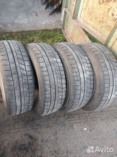 Bridgestone Blizzak VRX 205/60 R16