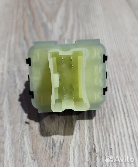 Блок кнопок стеклоподъемников Renault logan 2 Лев