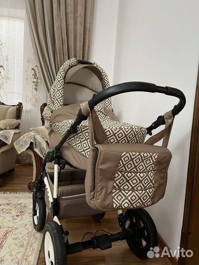 Коляска всесезонная