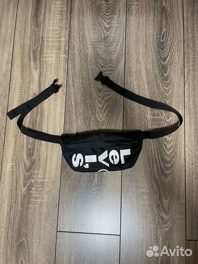 Сумка на пояс Levi's