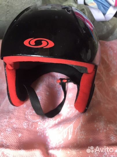 Хоккейный шлем