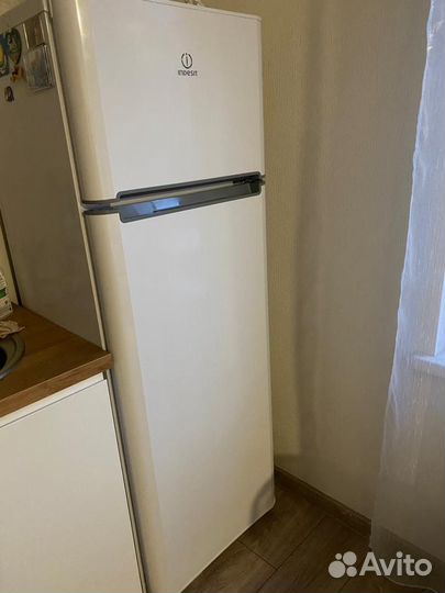 Холодильник indesit