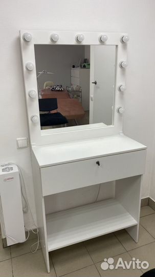 Гримерное зеркало с лампочками