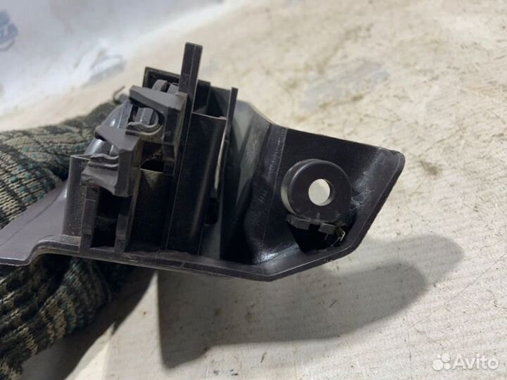 Ручка открывания багажника Toyota Vista SV32 3S-FE