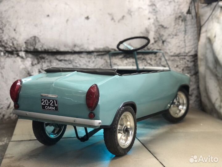 Детская педальная машина