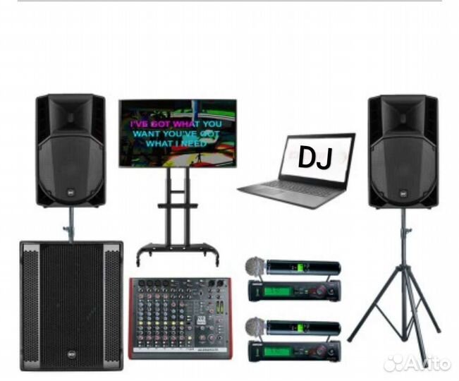 Диджей с оборудованием. Звукооператор