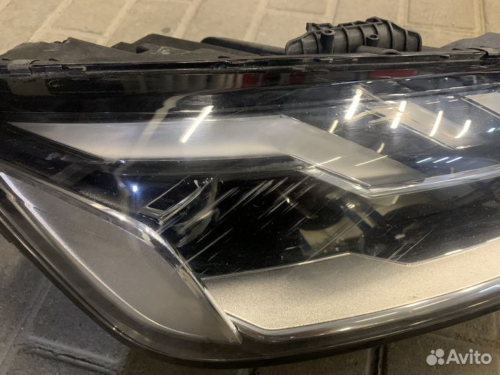Фара правая audi a4 с дефектом 8w0941034d
